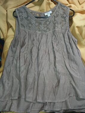 stylish sleeveless embroidered tank top - taupe